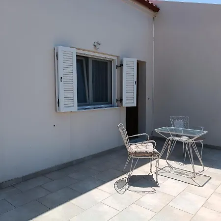 Appartement Little House With View